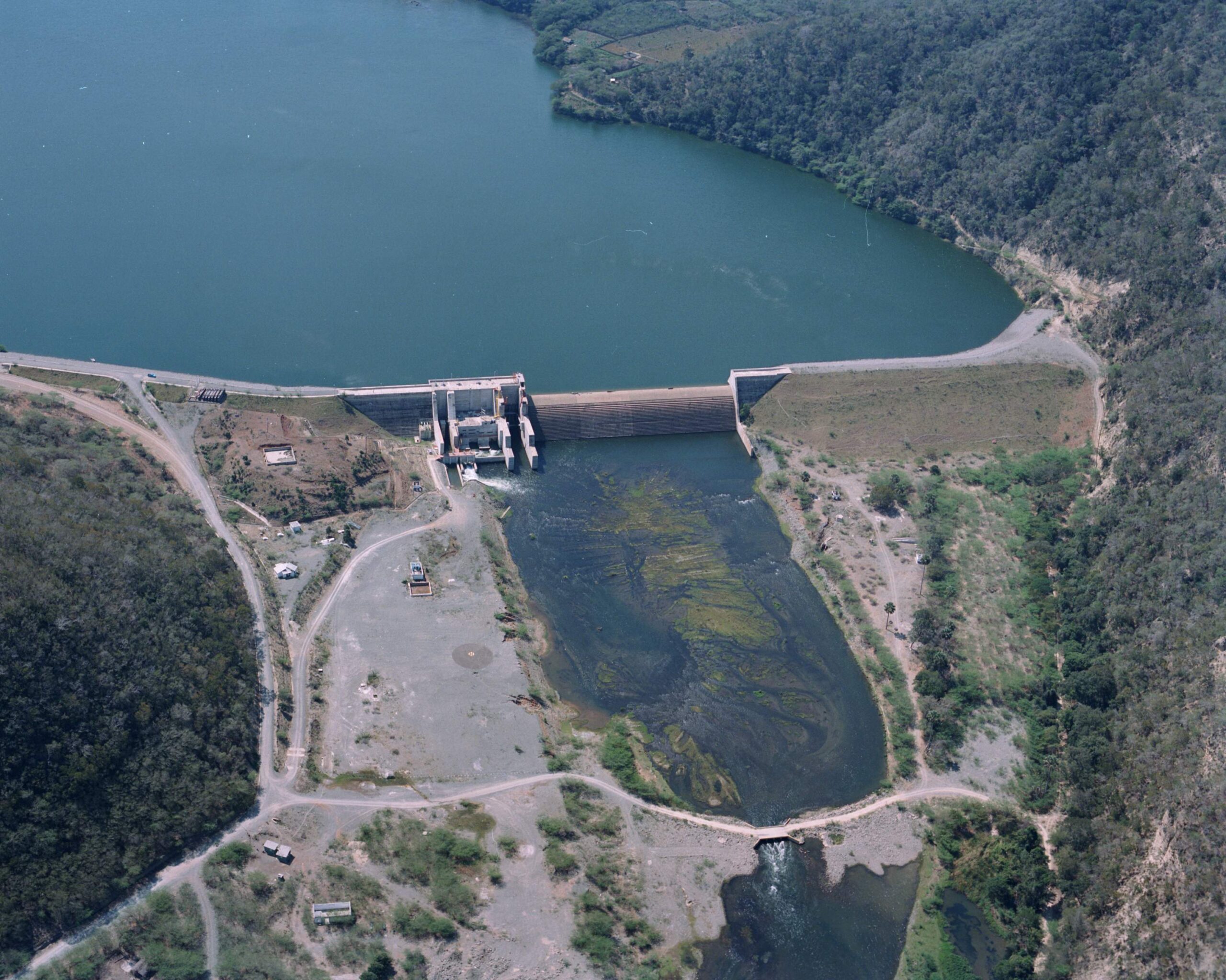 Casa de Maquinas Embalse y Contraembalse Moncion Casa de Maquinas Embalse y Contraembalse Moncion
