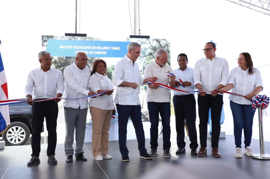 Presidente Abinader inaugura etapa inicial de asfaltado en Juan de Herrera