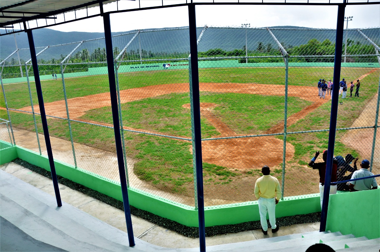 Vista del estadio de béisbol en comunidad Las Terreras, de Azua.