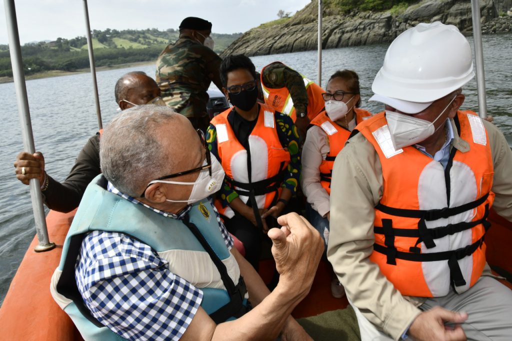 Administrador de EGEHID inspecciona el complejo hidroeléctrico Tavera–Bao–López Angostura.