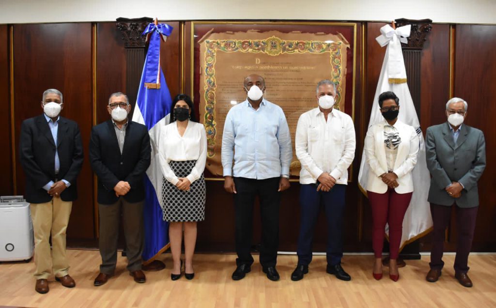 Autoridades anuncian acuerdo entre CDEEE y EGEHID que beneficiará financieramente a Punta Catalina.