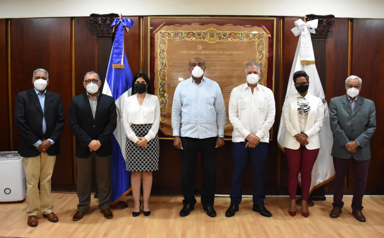 Autoridades anuncian acuerdo entre CDEEE y EGEHID que beneficiará financieramente a Punta Catalina.