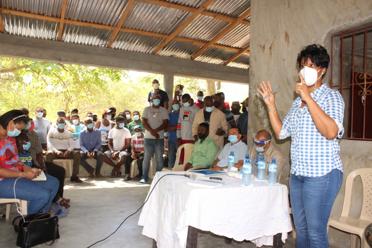 EGEHID escucha demandas de los moradores de la comunidad de Mucha Agua