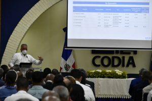 Salazar dictó la conferencia “Plan estratégico y perspectivas de la generación de energía renovable”, ante un auditorio conformado por numerosos profesionales de la ingeniería, con motivo del 39 aniversario del Núcleo de Ingenieros Electromecánicos.