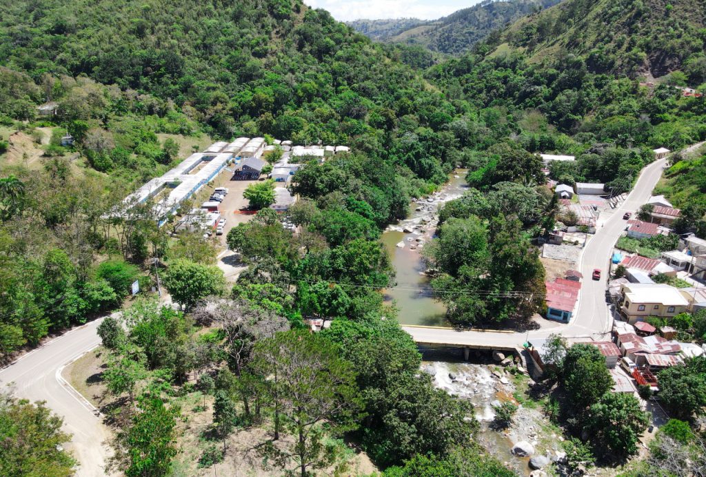 Vista de una pequeña comunidad rural de Santiago Rodríguez.