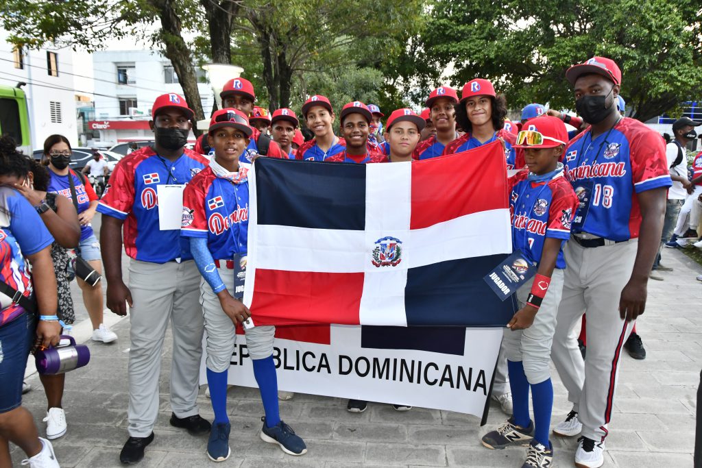 El ingeniero Salazar dando palabras de bienvenida en la actividad.