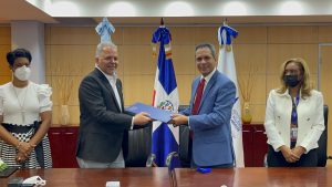 SANTO DOMINGO (R. Dominicana).- La Empresa de Generación Hidroeléctrica Dominicana (EGEHID) y el Instituto Tecnológico de las Américas (ITLA) acordaron establecer una propuesta formativa orientada a los jóvenes de las comunidades aledañas a los complejos hidroeléctricos, así como al personal de EGEHID, con enfoque tecnológico e innovador, que les permita obtener los conocimientos y herramientas necesarias para dar respuesta a los desafíos de la República Dominicana.