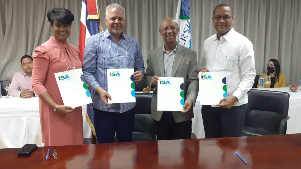 La Empresa de Generación Hidroeléctrica Dominicana (EGEHID) y la Universidad ISA firmaron un convenio de colaboración orientado a impulsar iniciativas conjuntas en materia de desarrollo sostenible, fortaleciendo el vínculo entre el sector energético y la academia.
