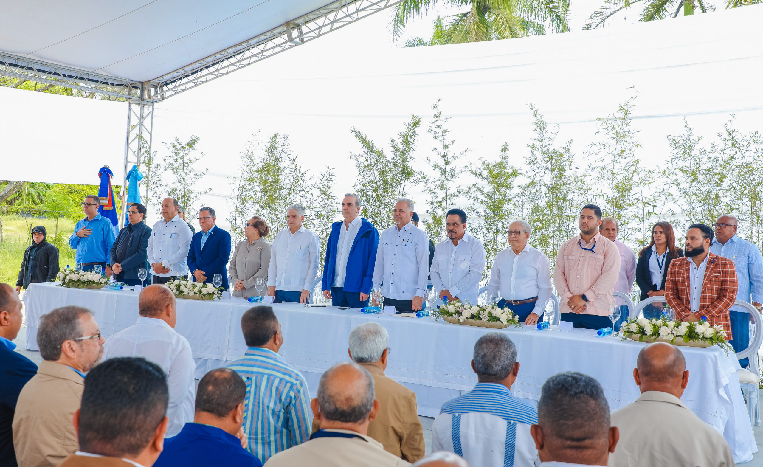 Presidente Abinader inaugura carretera Sabana Iglesia-Jánico reconstruida por EGEHID