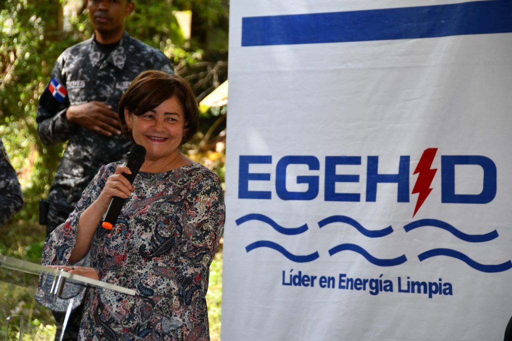 Presidente Luis Abinader y autoridades dan el primer palazo para iniciar construcción de carretera en María Trinidad Sánchez.