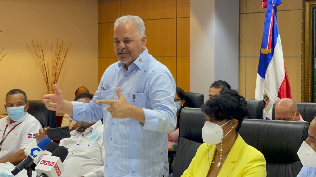 Se estableció un protocolo provisional para regular y permitir la realización de prácticas deportivas y otros usos recreativos en el lago de la presa Tavera-Bao, garantizando la seguridad de los usuarios y la protección del recurso hídrico.