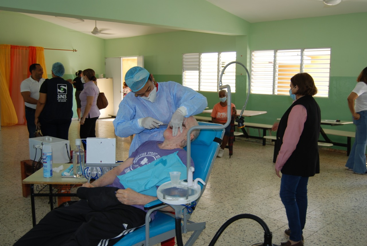 EGEHID asiste a 522 personas en operativo médico en Pizarrete, Peravia