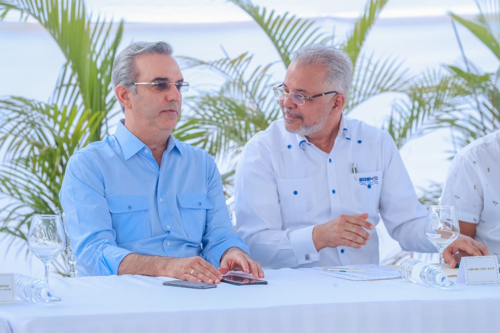 El presidente Luis Abinader dejó iniciados los trabajos de construcción de la carretera de Palomino, una obra vial destinada a mejorar la conectividad entre comunidades, facilitar el transporte de personas y mercancías, y dinamizar la economía local.