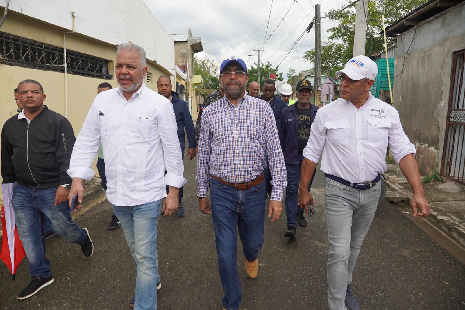 Representantes de INDRHI y EGEHID inspeccionan las obras hidráulicas en Bajo Yuna tras los impactos del huracán Fiona.