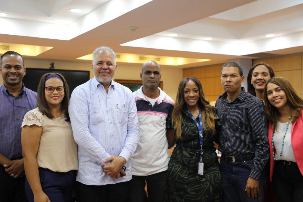 La Empresa de Generación Hidroeléctrica Dominicana (EGEHID) incorporó a su staff a tres colaboradores con dificultad de comunicación verbal, reforzando su compromiso con la inclusión laboral y la diversidad en el entorno de trabajo.