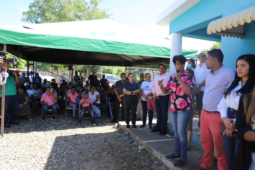 SANTIAGO RODRÍGUEZ (R. Dominicana). La Empresa de Generación Hidroeléctrica Dominicana (EGEHID) realizó un operativo médico que incluyó la entrega de raciones alimenticias y útiles escolares a las familias que viven en la zona de influencia de la presa Boca de los Ríos (en construcción) y que fueron afectados por el huracán Fiona.