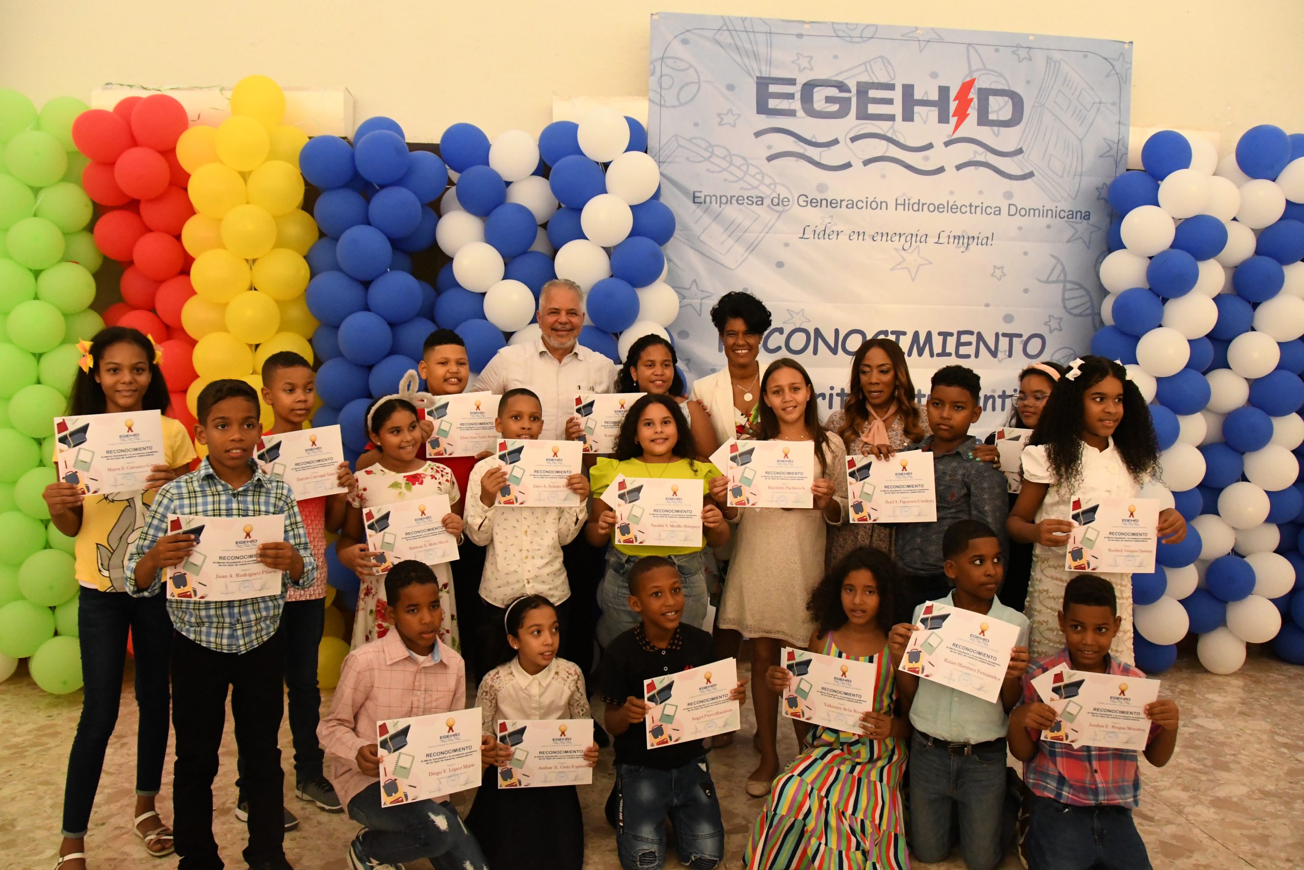 EGEHID reconoce el mérito estudiantil de 138 hijos de sus colaboradores
