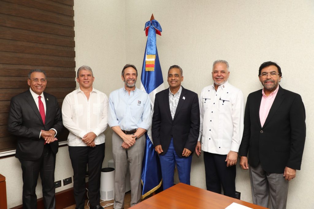 La Empresa de Generación Hidroeléctrica Dominicana (EGEHID) firmó un acuerdo para la limpieza de sedimentos acumulados en el Contraembalse Las Barías, con el objetivo de optimizar su funcionamiento y garantizar una mayor eficiencia en la generación hidroeléctrica.