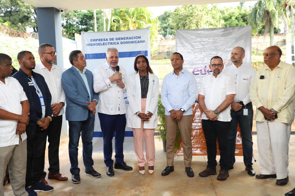 La empresa distribuidora Edesur Dominicana instaló un banco de transformadores en el hospital de Villa Altagracia, equipos que fueron donados por la Empresa de Generación Hidroeléctrica Dominicana (EGEHID) con el objetivo de fortalecer el suministro eléctrico del centro de salud.