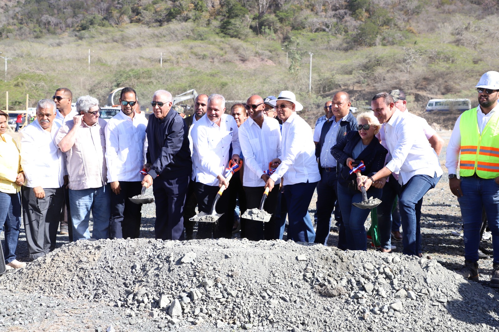 El administrador de la Empresa de Generación Hidroeléctrica Dominicana (EGEHID) encabezó el acto de inicio de construcción de la Universidad ISA en San Juan de la Maguana.