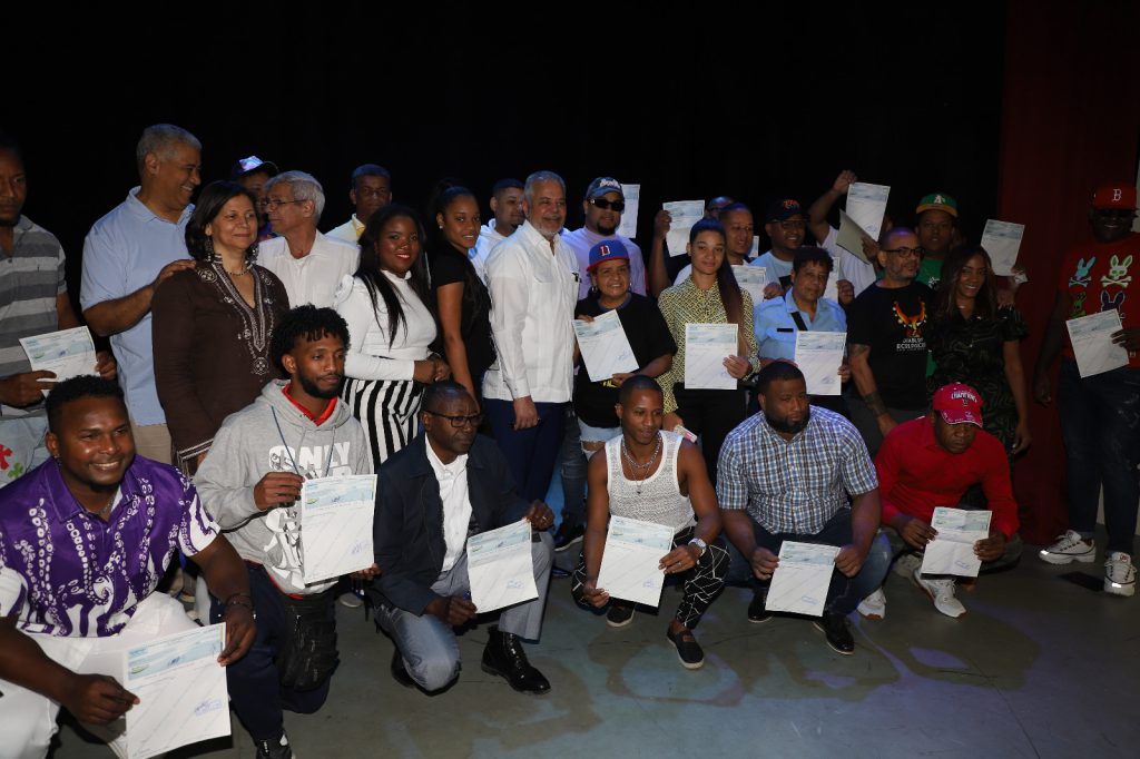 La Empresa de Generación Hidroeléctrica Dominicana (EGEHID) entregó un aporte económico a grupos carnavalescos de San Cristóbal, como respaldo a las manifestaciones culturales y tradiciones de la provincia.