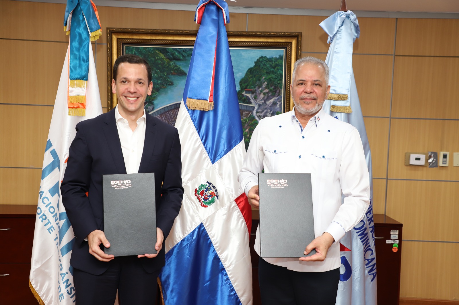 La Empresa de Generación Hidroeléctrica Dominicana (EGEHID) y el Instituto Nacional de Tránsito y Transporte Terrestre (INTRANT) desarrollarán estrategias conjuntas para fomentar la movilidad urbana y fortalecer la seguridad vial.