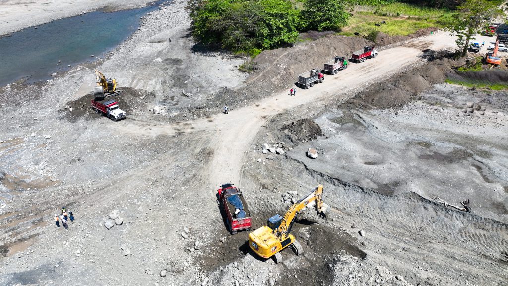 El Gobierno inició el dragado en el contraembalse Las Barías, como parte de un plan orientado a evaluar la viabilidad técnica y económica de la extracción de sedimentos en las presas del país.
