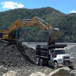 Gobierno inicia dragado en contraembalse Las Barías; permitirá medir la rentabilidad de extraer sedimentos en las presas