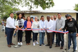EGEHID construye aceras y contenes en distrito municipal La Cuesta