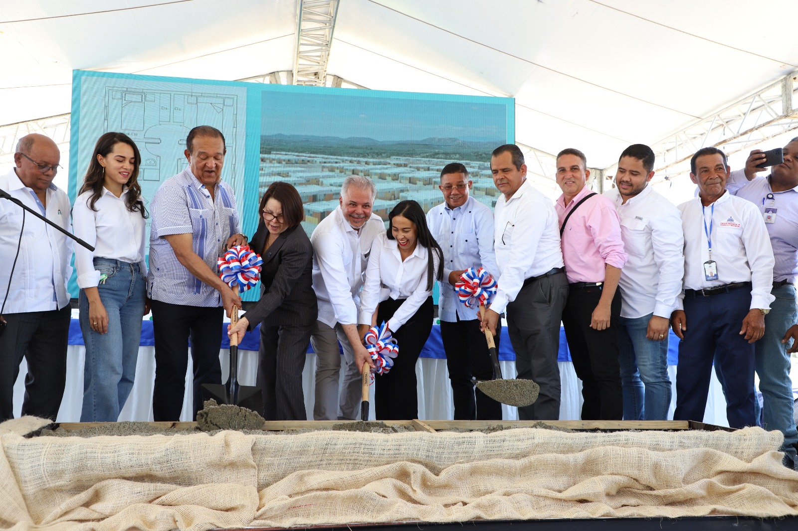 Egehid inicia construcción de viviendas para reasentamiento por la presa Boca de los Ríos
