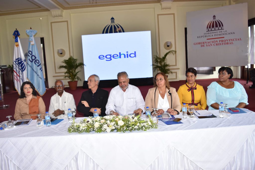 El ingeniero Salazar, junto a miembros de la administración, realiza el primer foro sobre ecodesarrollo de la cuenca del río Nizao.