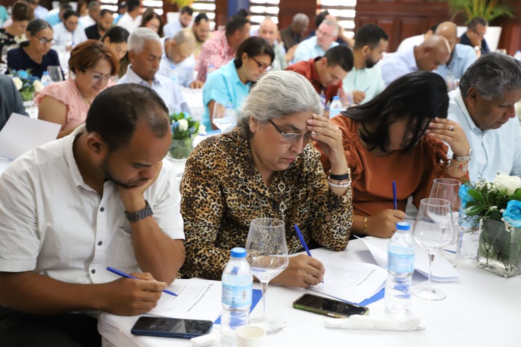 Miembros de EGEHID comienzan a definir el plan de ecodesarrollo alrededor de la presa Tavera-Bao.