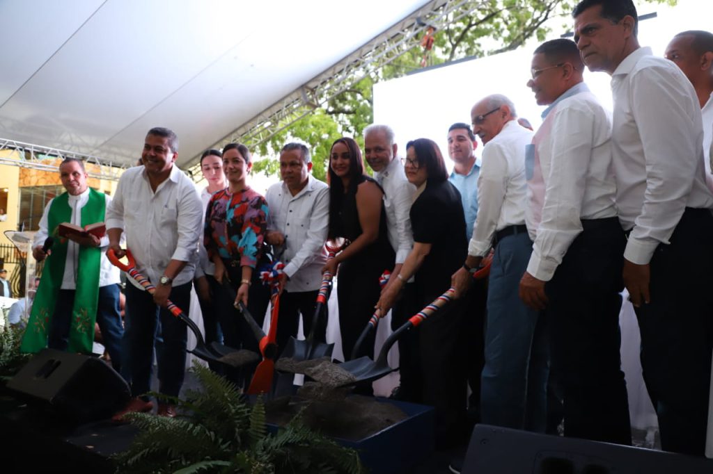 La Empresa de Generación Hidroeléctrica Dominicana (EGEHID) inició la reconstrucción de la carretera que conecta a Monción, Mao y Santiago de los Caballeros, una obra estratégica destinada a mejorar la conectividad regional.