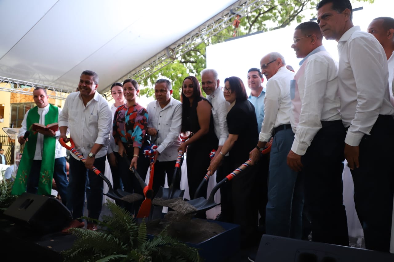 La Empresa de Generación Hidroeléctrica Dominicana (EGEHID) inició la reconstrucción de la carretera que conecta a Monción, Mao y Santiago de los Caballeros, una obra estratégica destinada a mejorar la conectividad regional.