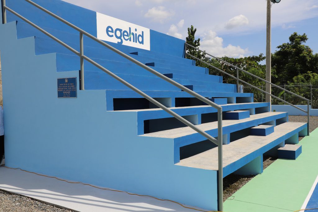 Vista de la nueva y moderna cancha deportiva que inaugura EGEHID en Las Cruces de Quita Sueño.