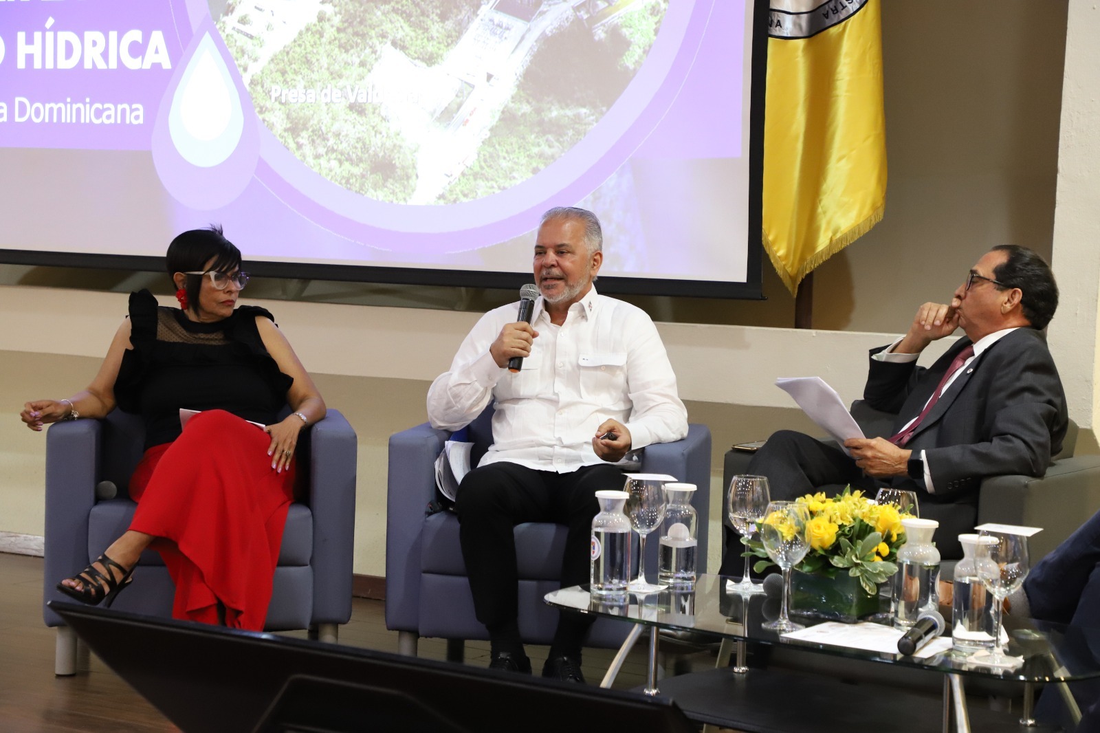 El ingeniero Salazar visita programa y explica el tema sobre la aprobación de la Ley de Agua.