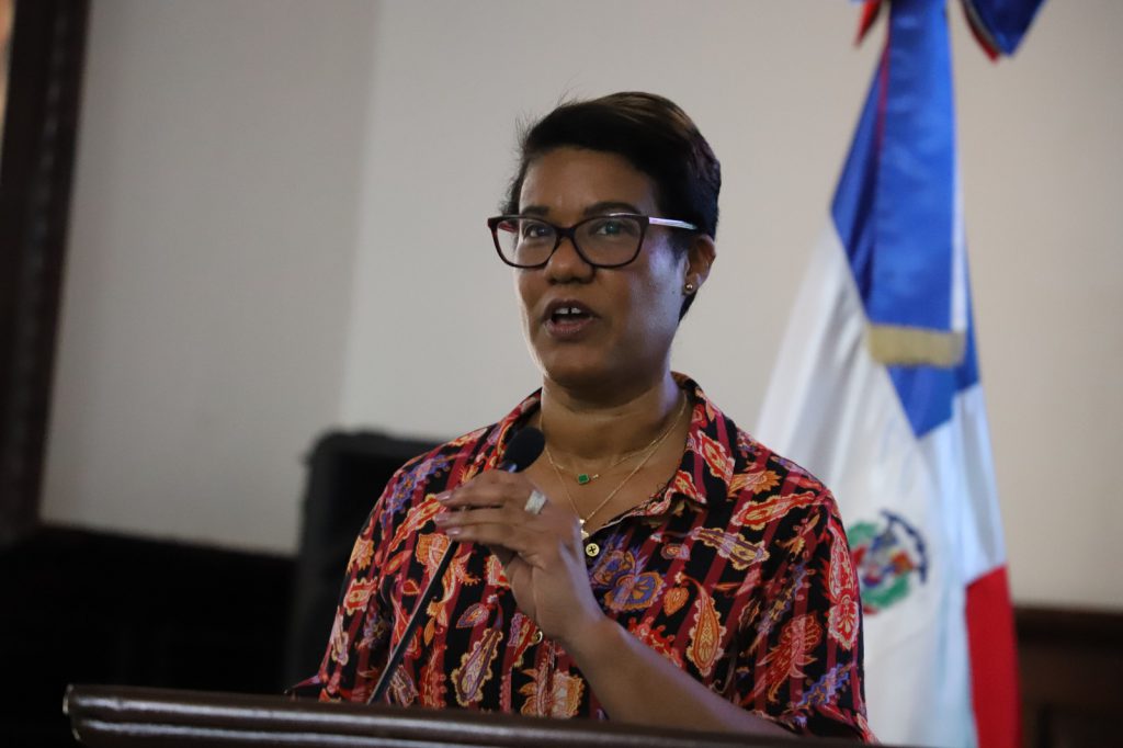 Participantes reunidos en un foro de discusión