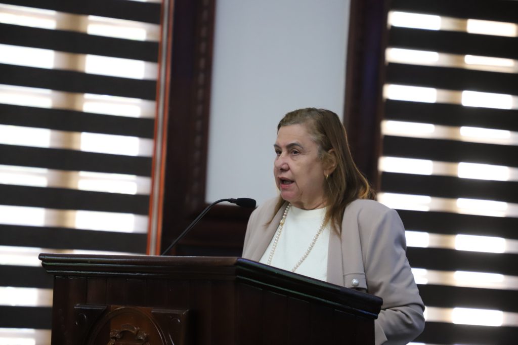 Participantes reunidos en un foro de discusión