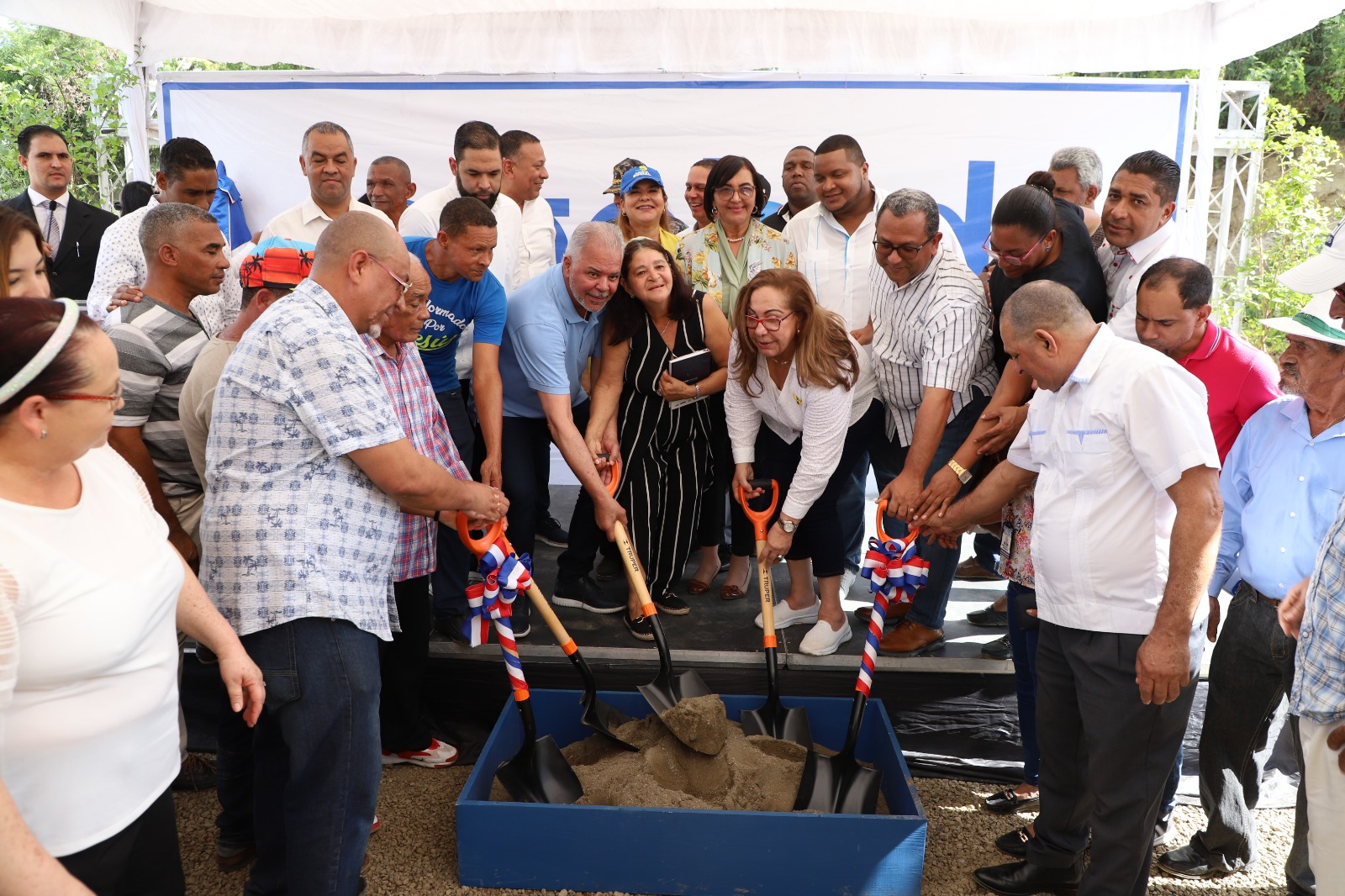 Autoridades sostienen reunión de trabajo en Santiago de los Caballeros.