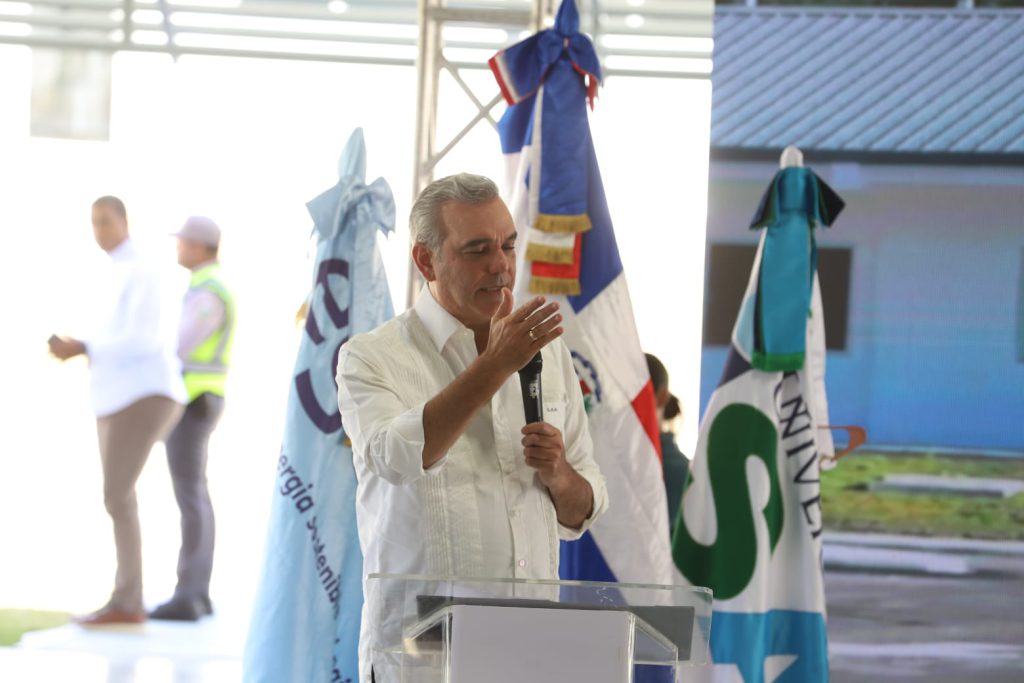 El presidente Luis Abinader encabezó la inauguración del recinto de la Universidad ISA en Bohechío, provincia San Juan, una obra orientada a ampliar el acceso a la educación superior en la región Sur del país.