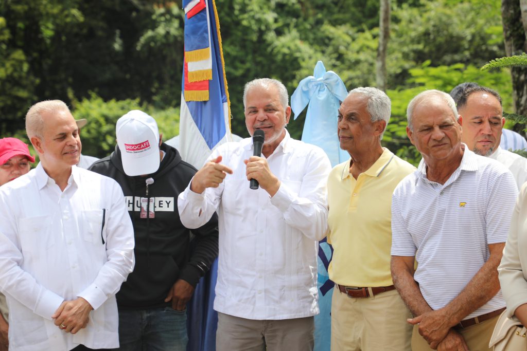 Con el aporte de la Empresa de Generación Hidroeléctrica Dominicana (EGEHID) se logró la siembra de 100,000 árboles en las montañas de Jarabacoa, fortaleciendo la protección de las cuencas y los recursos hídricos.