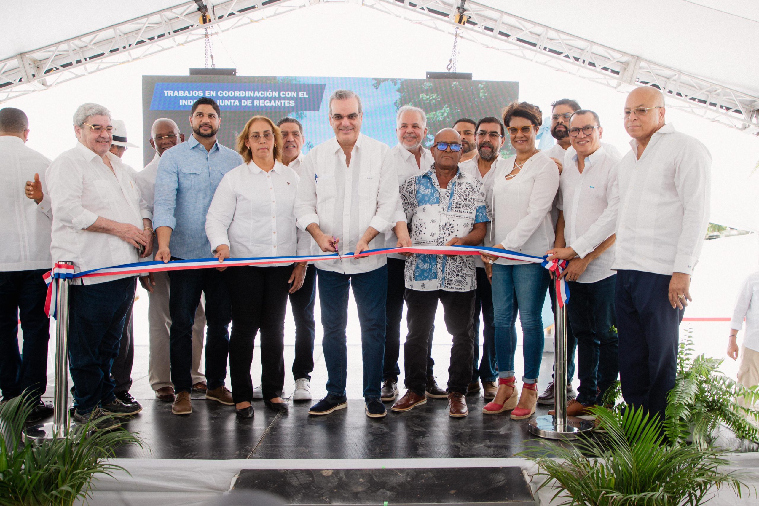 Autoridades inauguran el canal de riego Nizao-Najayo tras su proceso de rehabilitación.