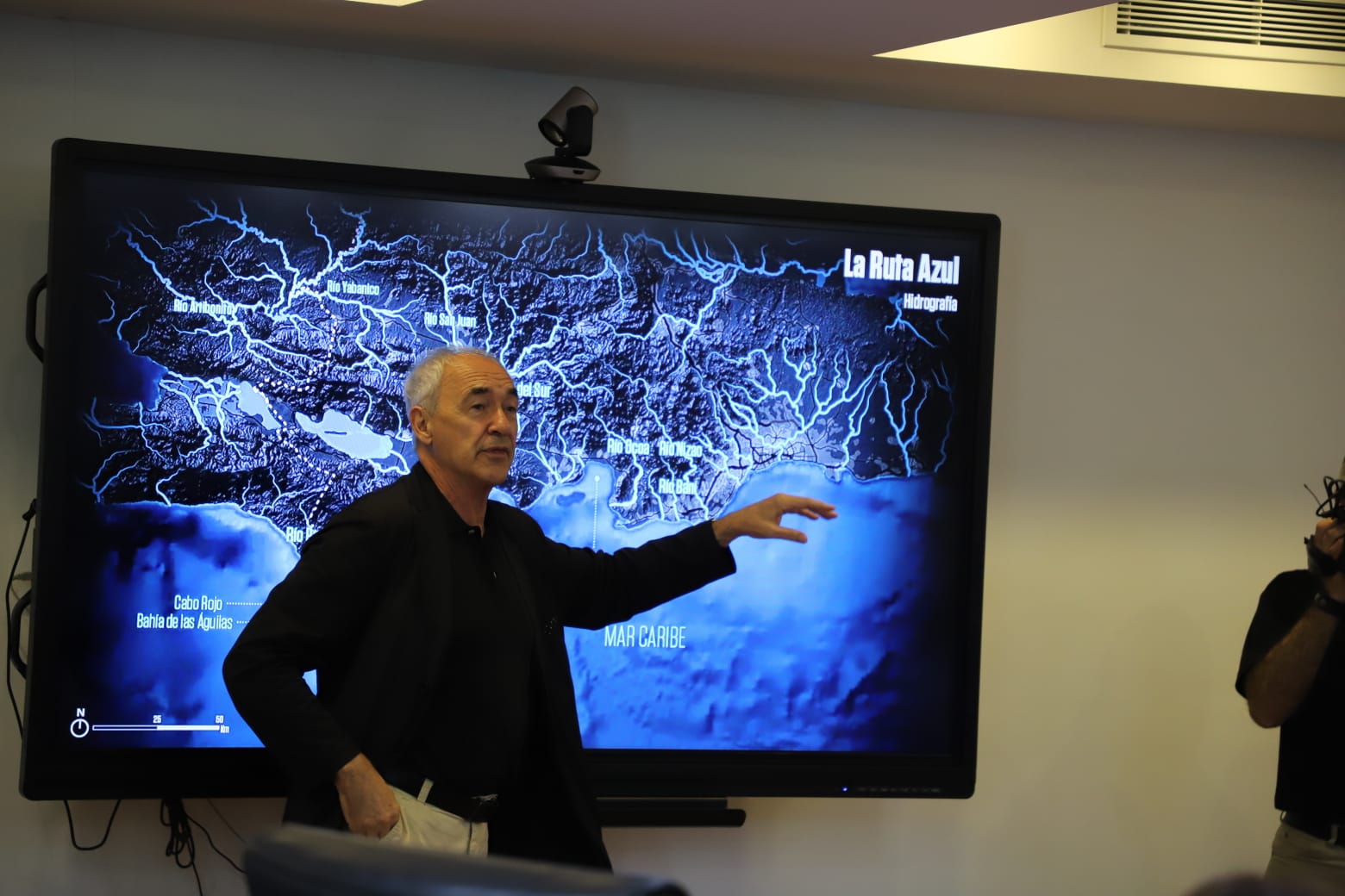 SANTO DOMINGO (R.Dominicana).- La Empresa de Generación Hidroeléctrica Dominicana (EGEHID) y la Fundación Metrópoli socializaron con miembros de la prensa y líderes de opinión el proyecto de desarrollo estratégico de la región sur del país denominado Ruta Azul.