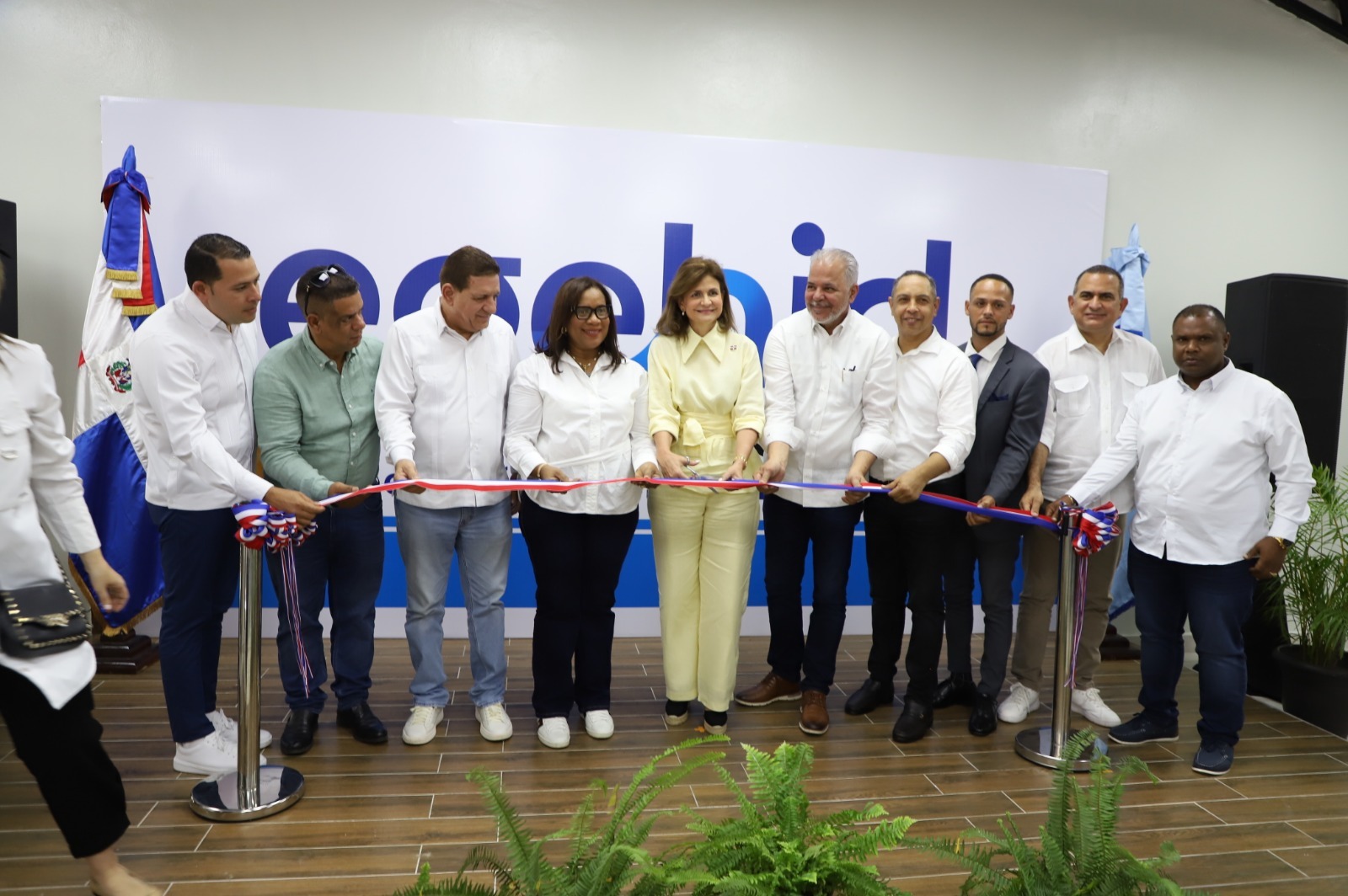 Vicepresidenta Raquel Peña entrega centro comunal a comunidad de Arroyo Toro en Bonao