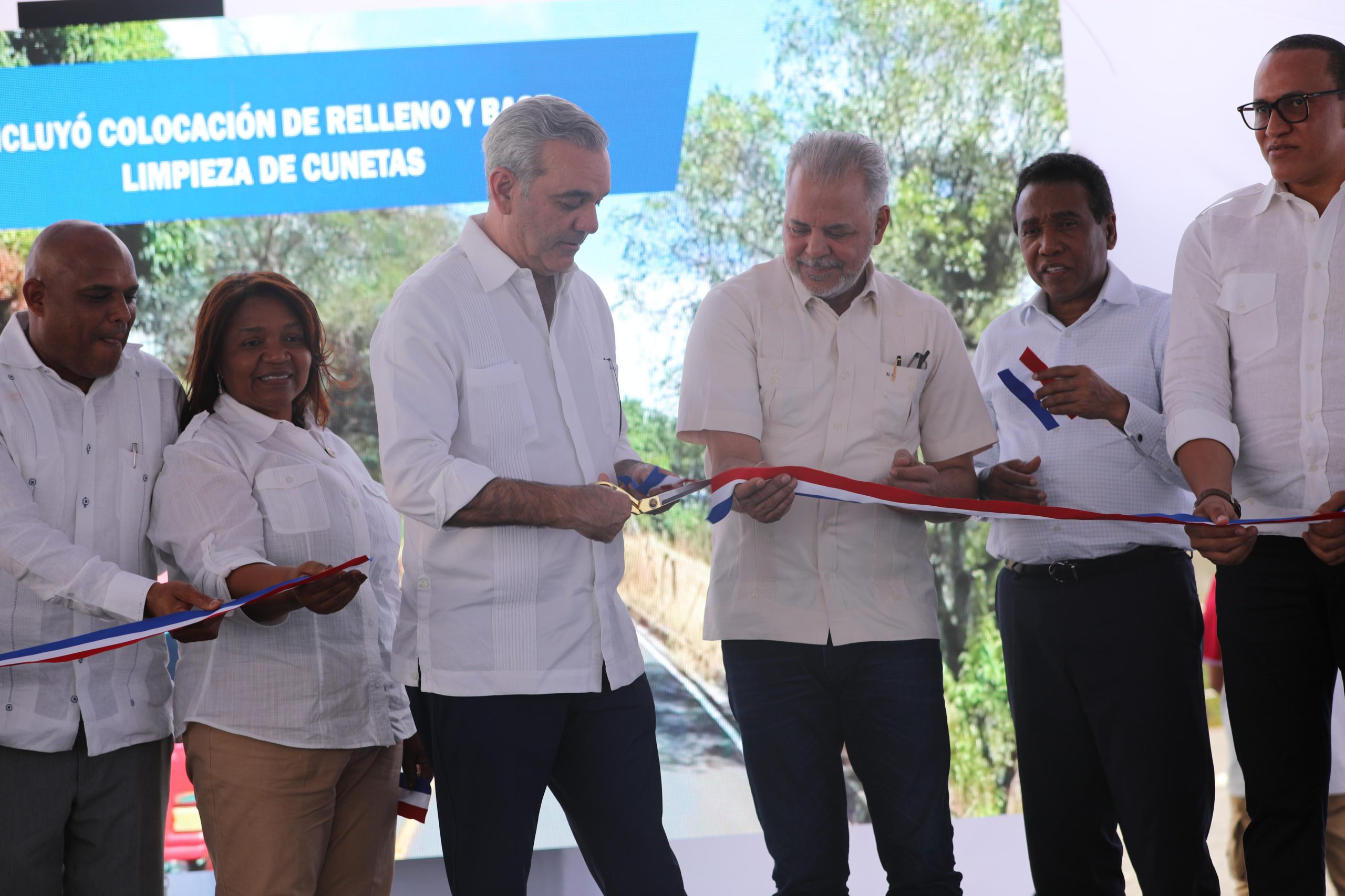 Presidente Luís Abinader inaugura carretera de acceso a presa de Palomino