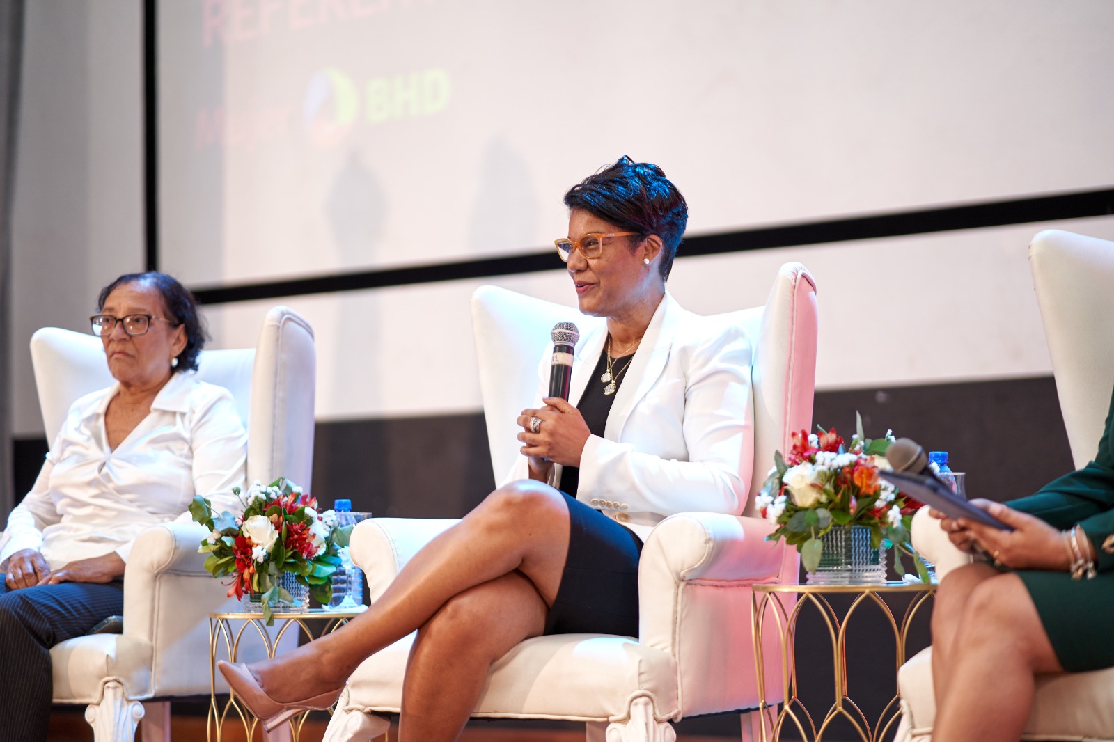 Presidenta de EGEHID participa en panel “Mujeres que cambian el mundo”