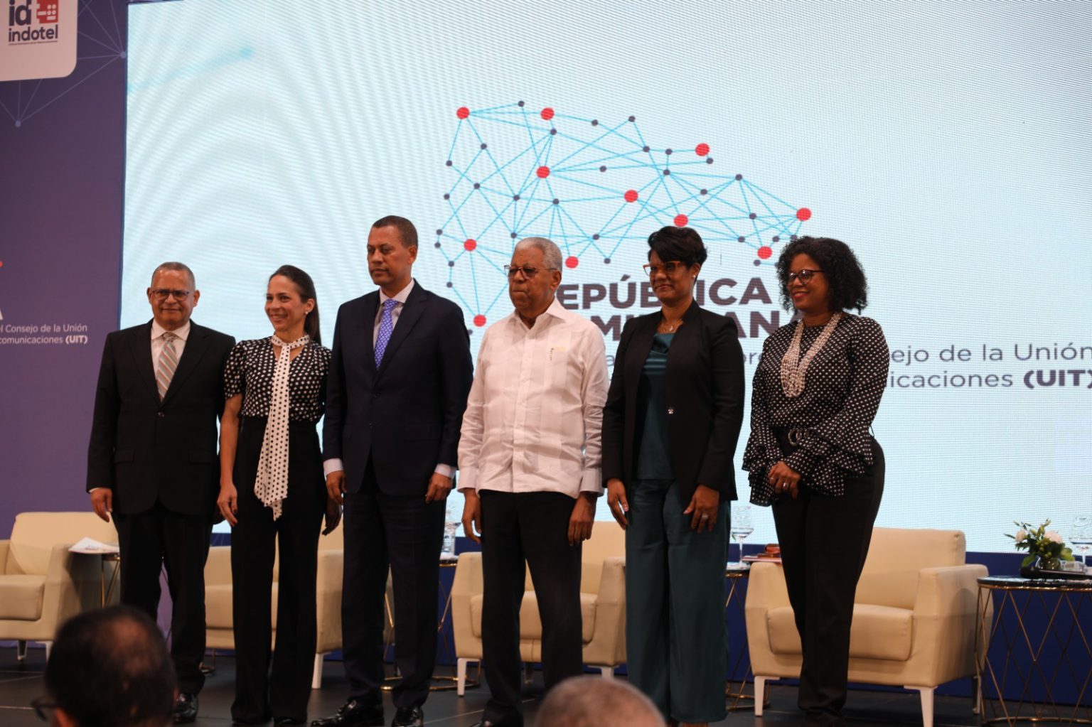 La doctora Rosa Ysabel Ruíz, investigadora de la Pontificia Universidad Católica Madre y Maestra (PUCMM) y presidenta del Consejo Directivo de la Empresa de Generación Hidroeléctrica Dominicana (EGEHID) presentó los resultados de una investigación, encabezada por el doctor Raúl González, jesuita