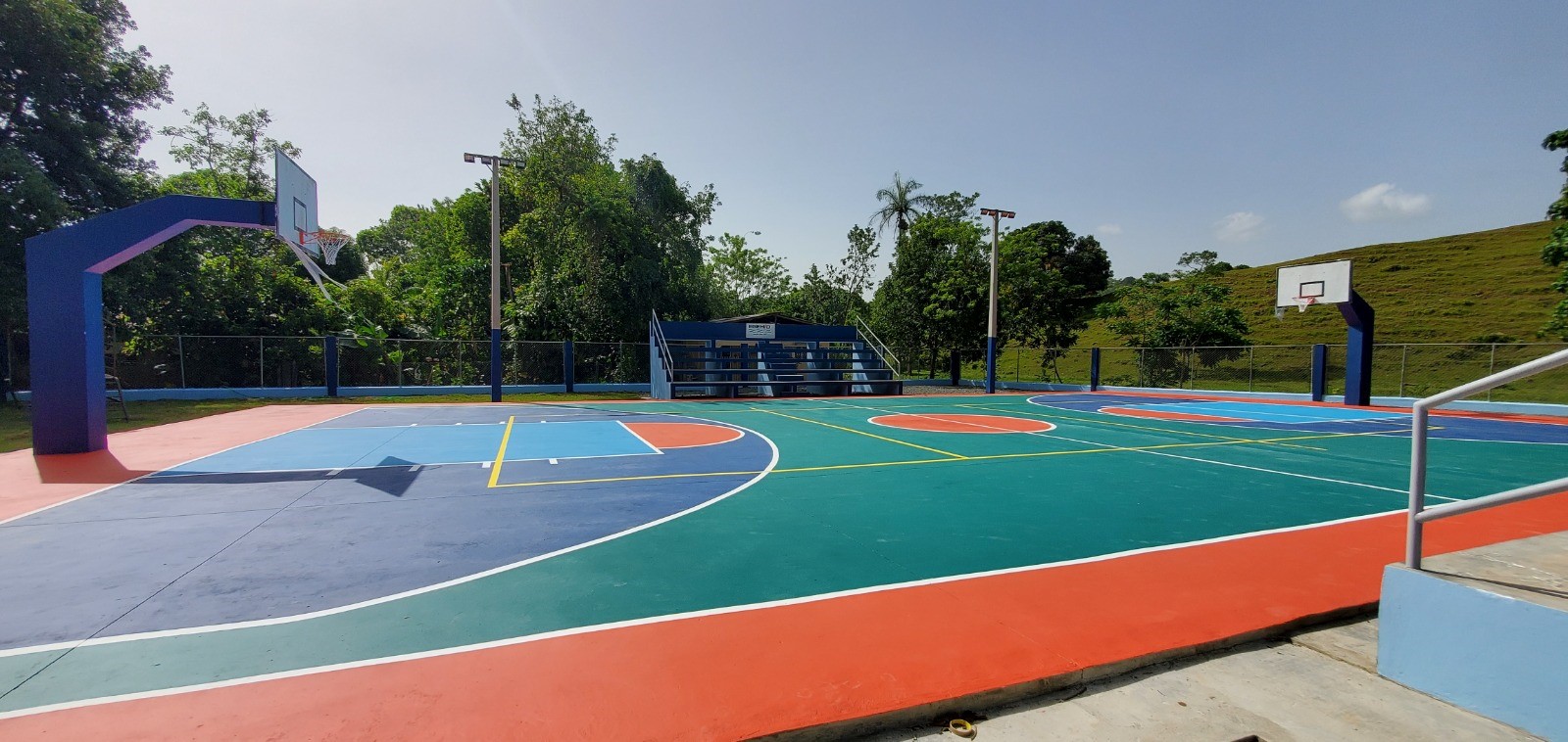 Casa Club Cancha La Salvia Los Quemados, Bonao.