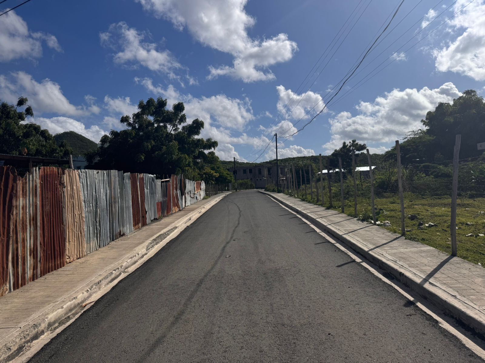 Proyecto de construcción de aceras y contenes de sabanita Caliente, Peravia Bani.