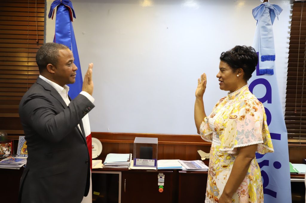 Acto de juramentación de Jorge Hiche como miembro del Consejo Directivo de EGEHID